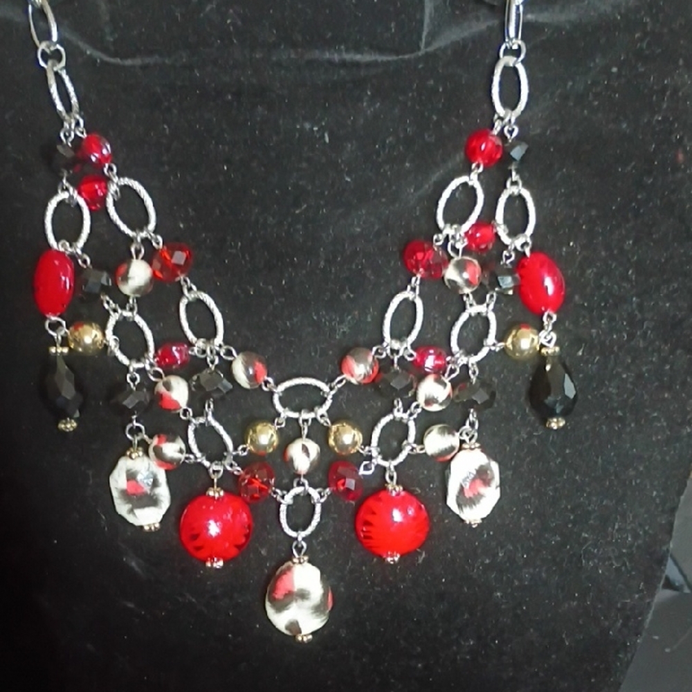 Chic Red and Silver Beaded Necklace